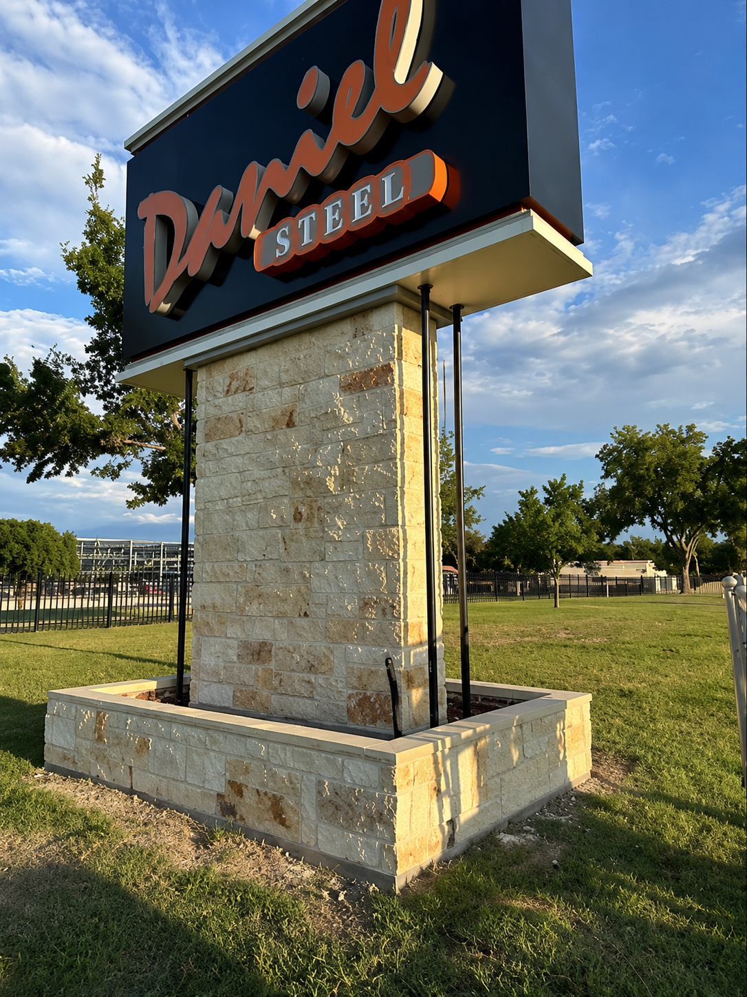 Daniel Steel Image
